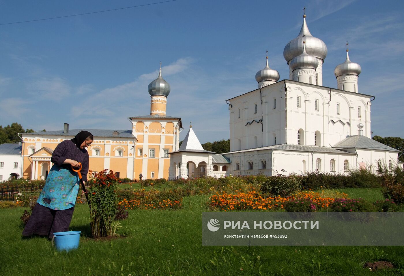 Варламо хутынский монастырь новгородская область. Варлаамо-Хутынский монастырь. Монастырь Варлаама Хутынского Великий Новгород. Варлаамо-Хутынский Спасо-Преображенский женский монастырь. Великий Новгород монастырь женский Хутынский.