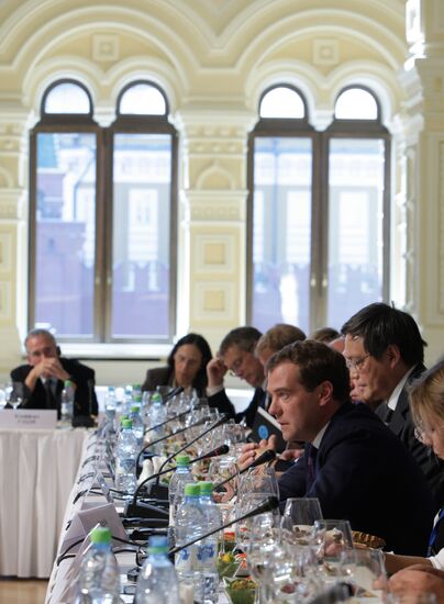 Д.Медведев на встрече с членами клуба "Валдай
