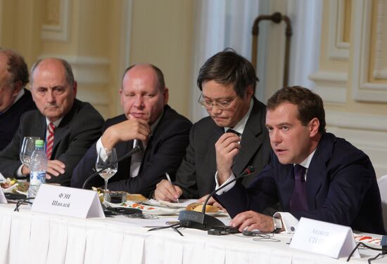 Д.Медведев на встрече с членами клуба "Валдай