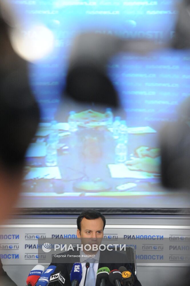 Помощник президента РФ А. Дворкович на пресс-конференции