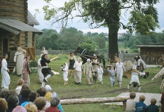 Сцена из спектакля "Великое княжение"