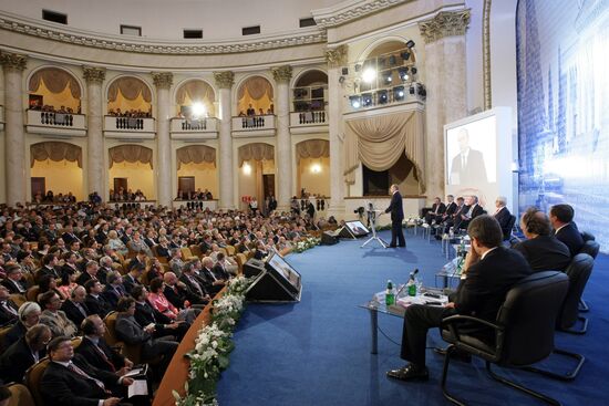 В. Путин на VIII Международном инвестиционном форуме