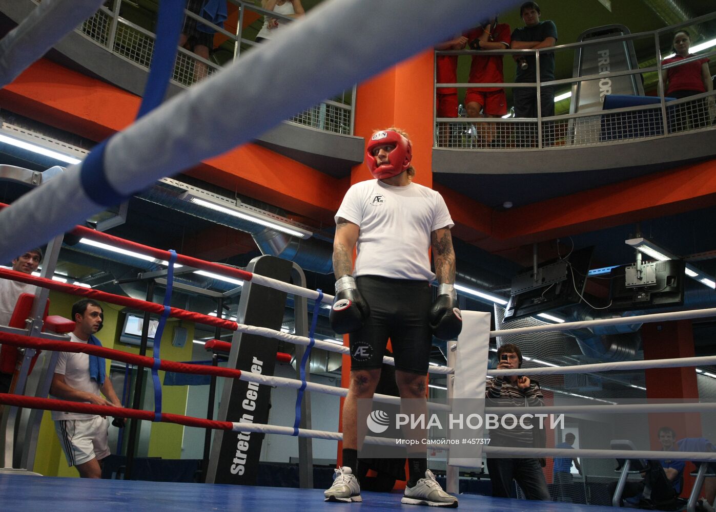 Спарринг между боксерами А. Емельяненко и В. Брудовым