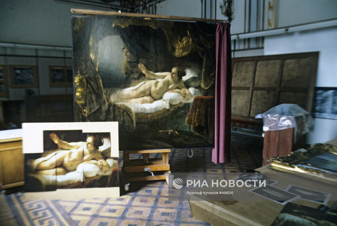 Картина Рембрандта "Даная" во время реставрации