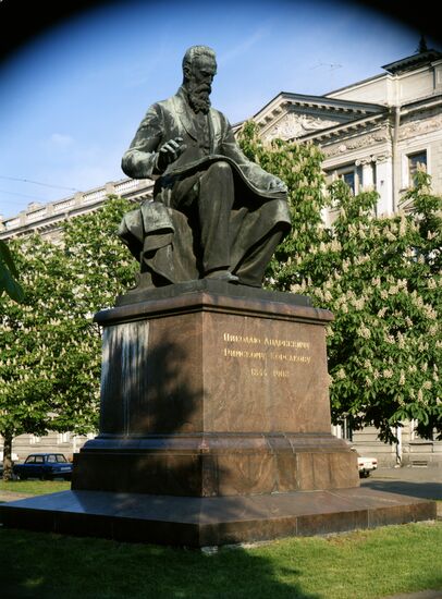 Памятник Николаю Андреевичу Римскому-Корсакову