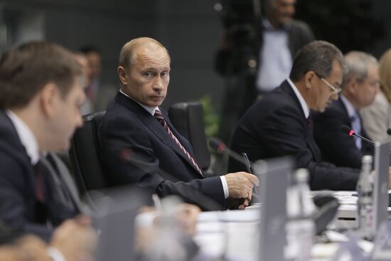 Премьер-министр РФ В.Путин посетил НЦУКС МЧС России в Москве