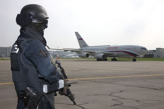 Самолет президента РФ в аэропорту города Цюриха