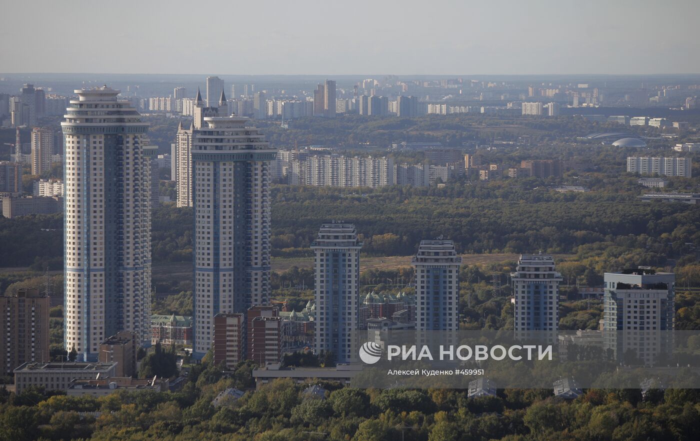 Вид на Москву с верхнего этажа МГУ