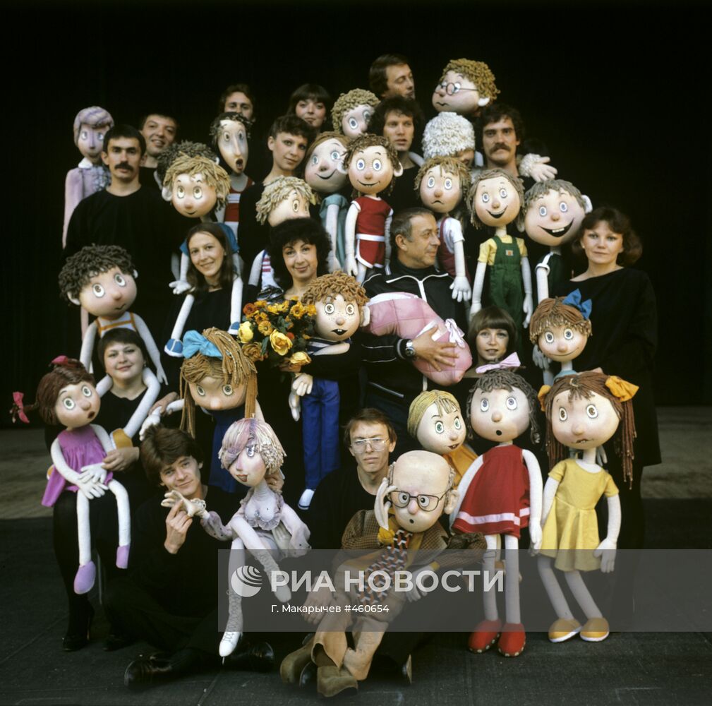 Выступление театрального ансамбля «Люди и куклы»