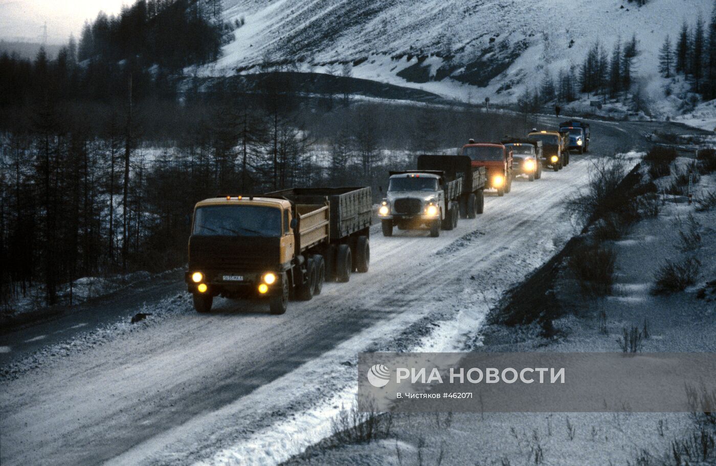 Автоколонна на Колымской автомагистрали