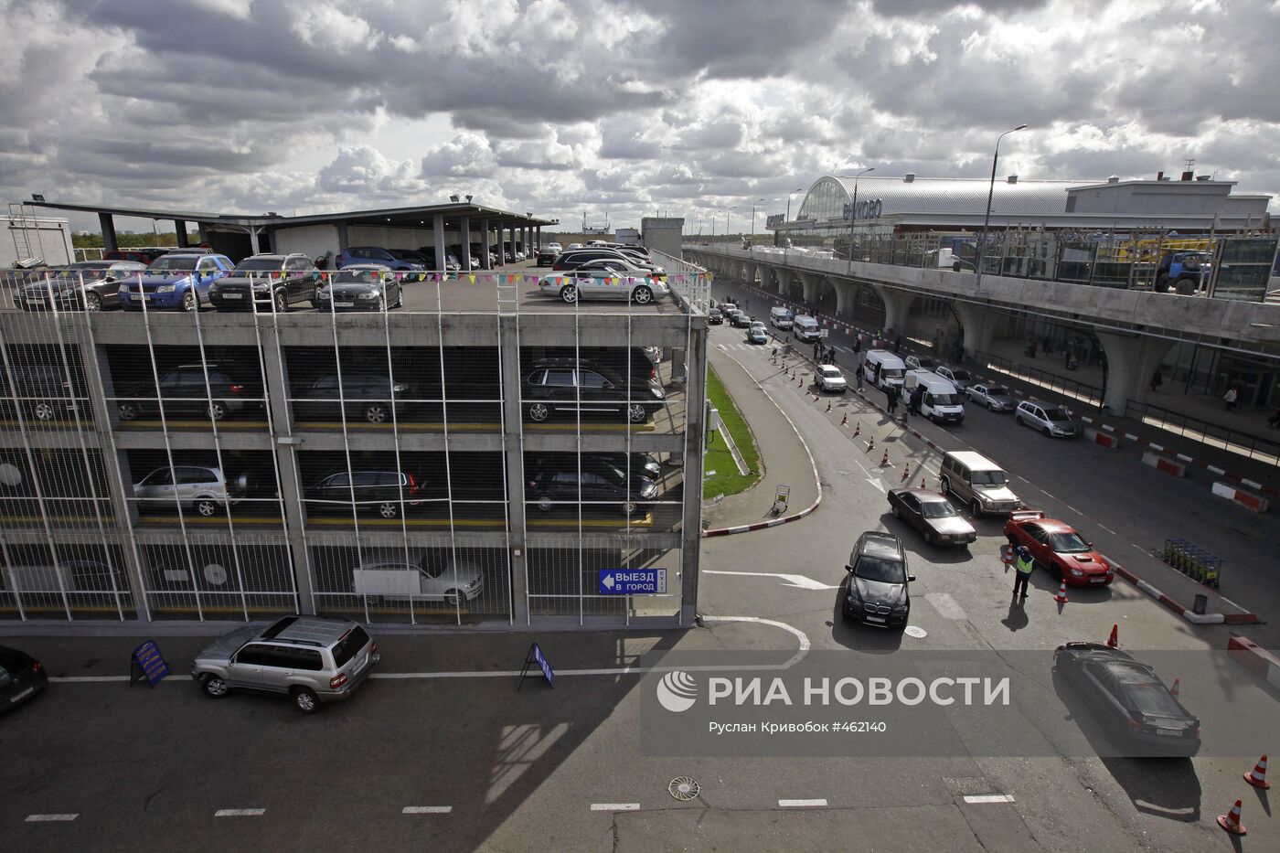 Многоярусная парковка международного аэропорта "Внуково"
