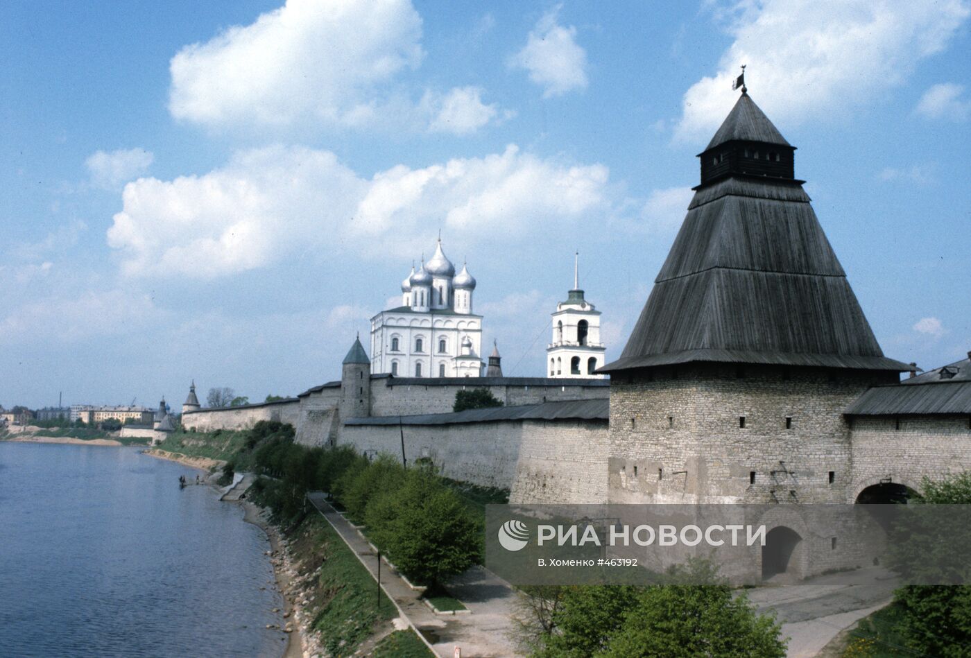 Власьевская башня Псковского кремля