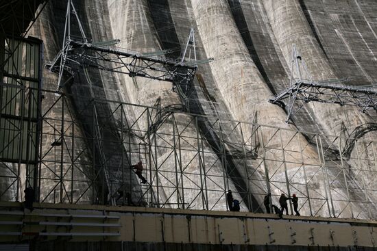 Идут восстановительные работы на Саяно-Шушенской ГЭС