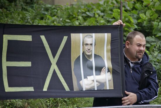 Пикет в поддержку М.Ходорковского у Хамовнического суда