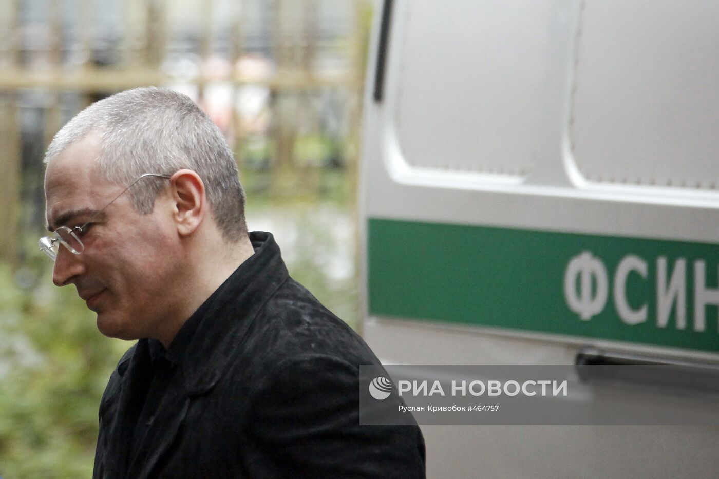 Михаила Ходорковского доставили в Хамовнический суд Москвы