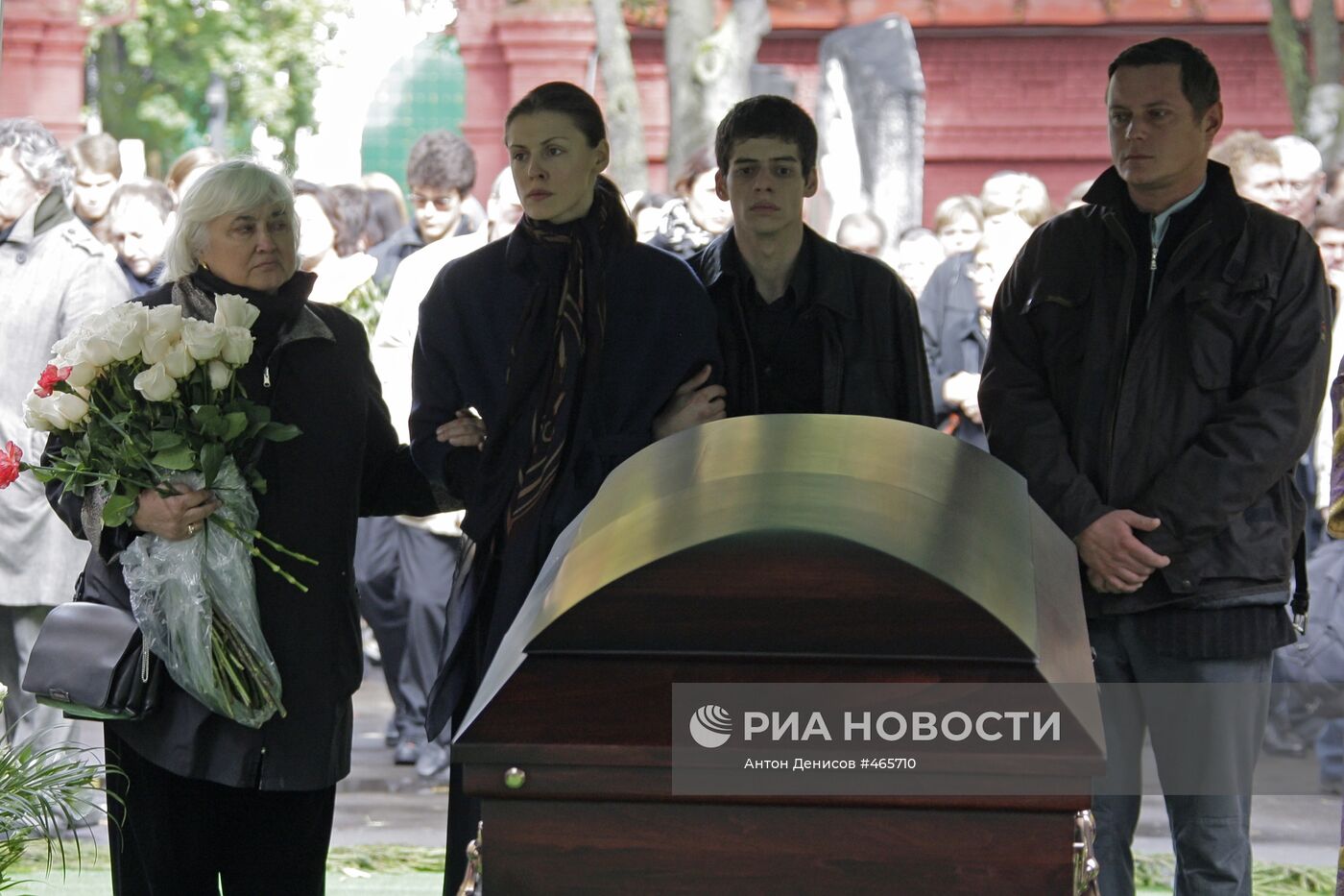 Похороны режиссера И.Дыховичного на Новодевичьем кладбище