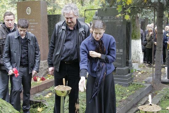 Похороны режиссера И.Дыховичного на Новодевичьем кладбище