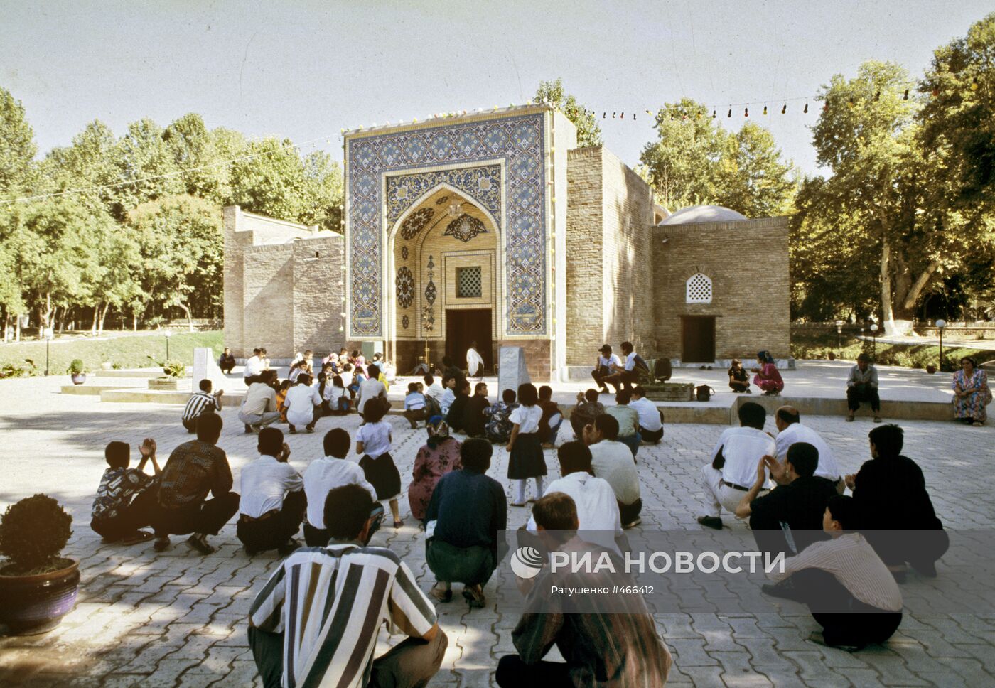 Перед входом в мавзолей Мир Сайида Али Хамадони