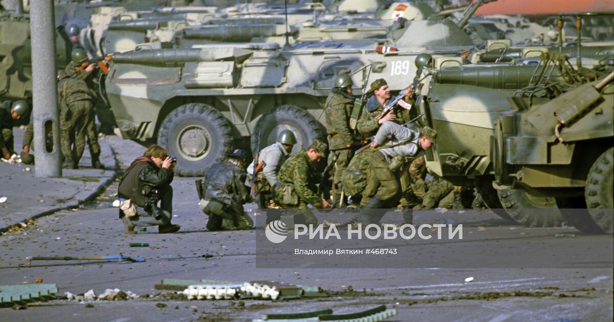 3 4 октября. Путч октябрь 1993. Октябрьский путч 1993. 1993 Октябрьский путч танки. Путч 1993 Останкино.