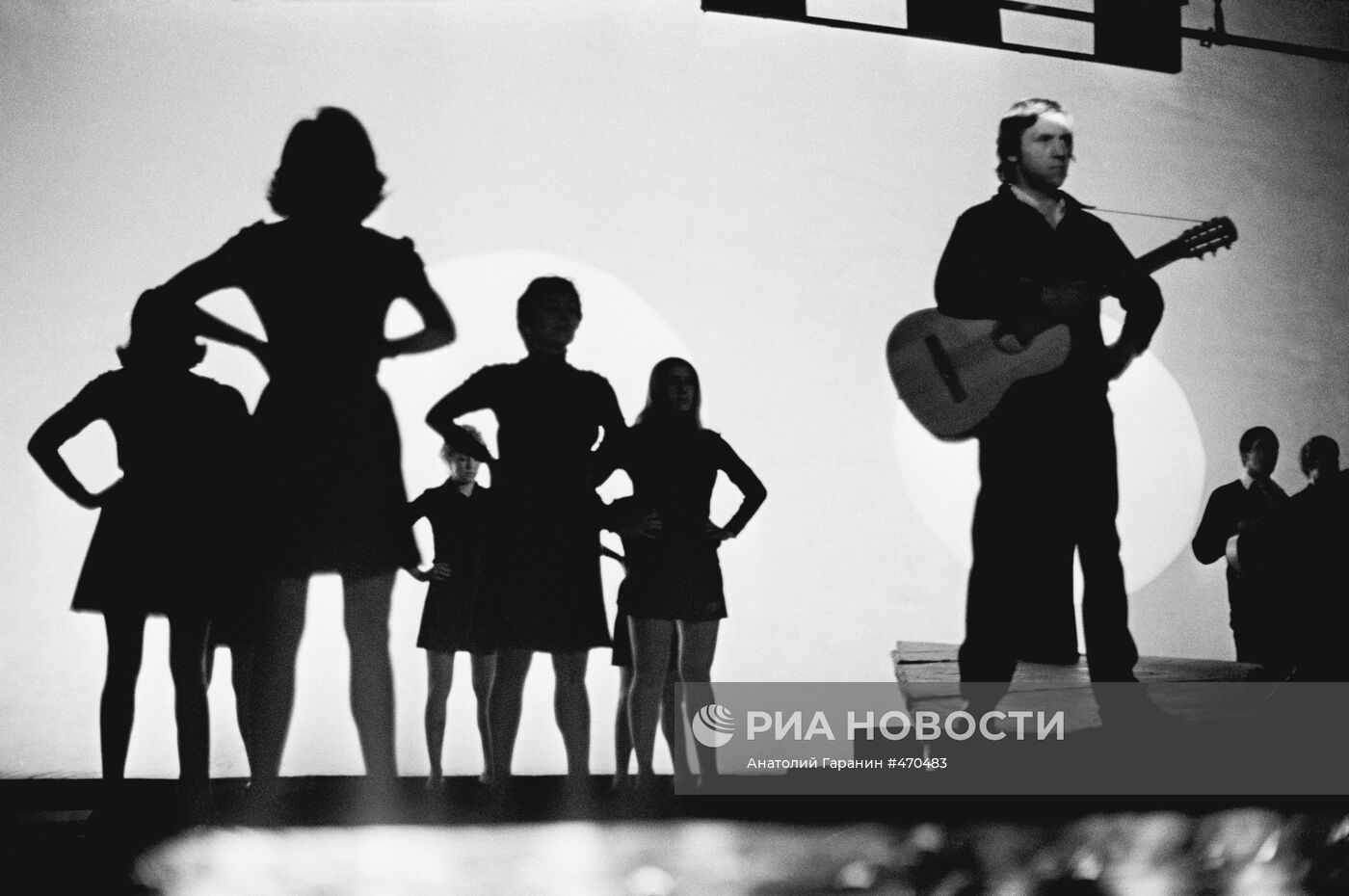 Спектакль "Антимиры" русского поэта Андрея Вознесенского