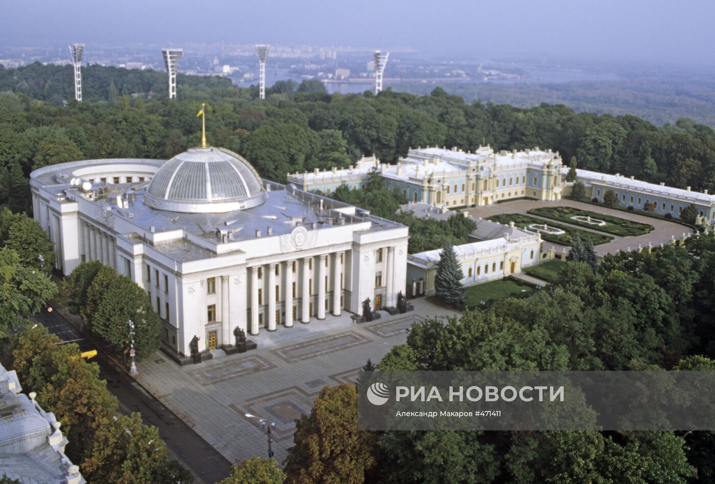 Здание украинского парламента и Мариинский дворец