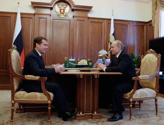 Встреча президента РФ Д. Медведева с премьером РФ В. Путиным