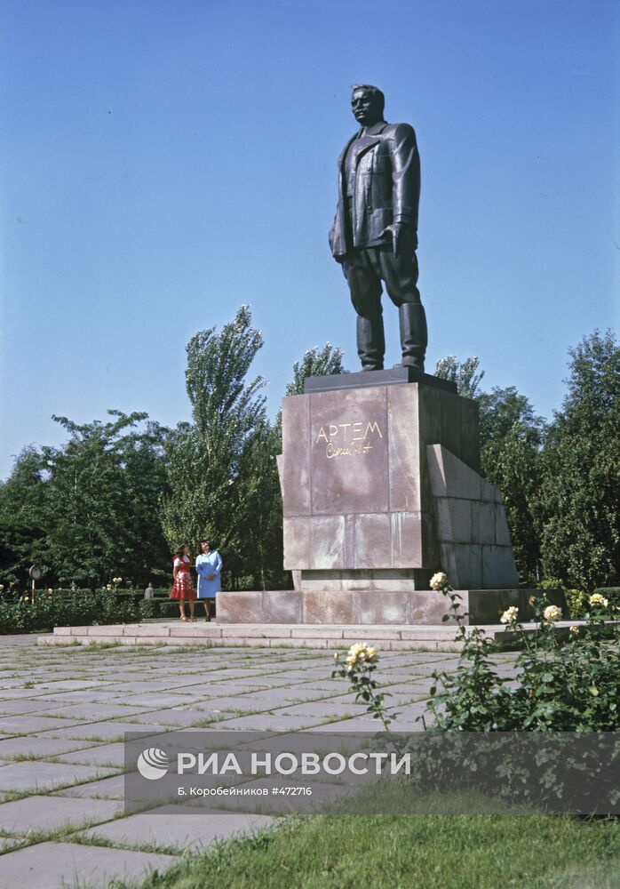 Памятник политическому деятелю Федору Андреевичу Сергееву