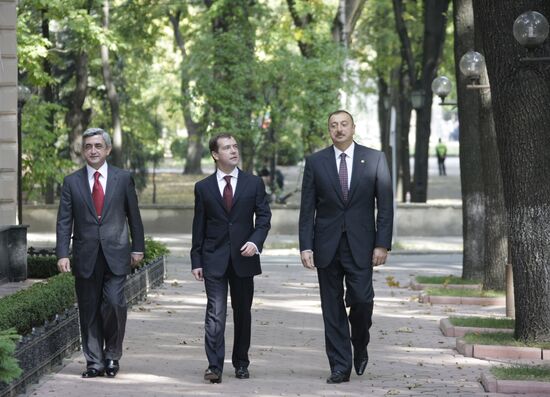 Д.Медведев, И.Алиев и С.Саргсян