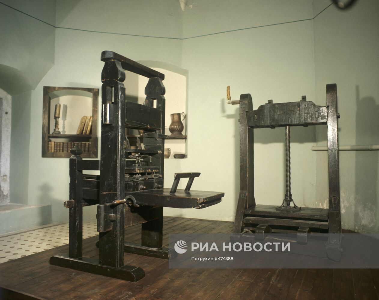 Старинный печатный станок