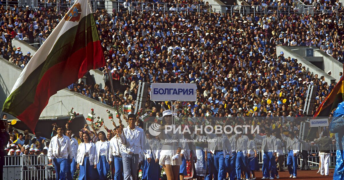 Болгария 80 х. Фестиваль молодежи 1985. XII Всемирный фестиваль молодежи и студентов в Москве. Открытие фестиваля молодежи и студентов в Лужниках 1985. Всемирный фестиваль молодёжи и студентов 1985.