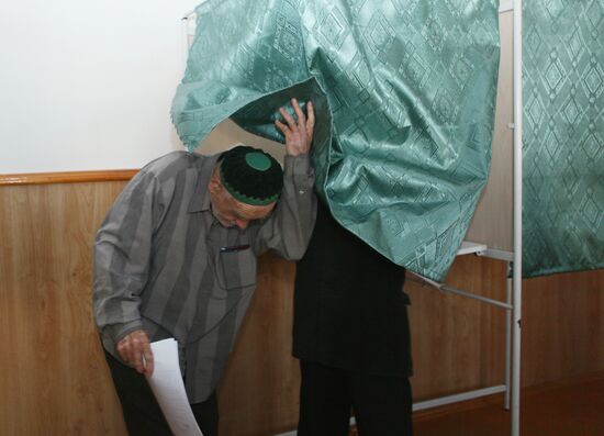 На избирательном участке № 14 в селе Центарой