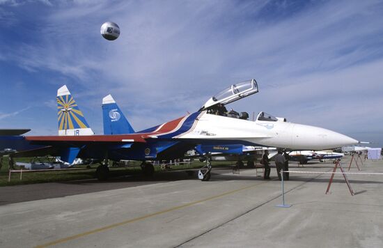 Истребитель Су-27 УБ