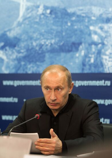 В. Путин провел совещание на острове Русский