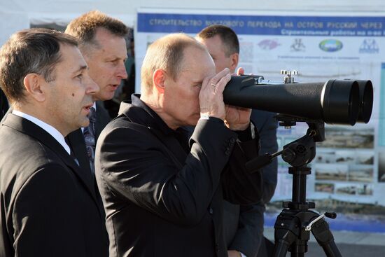 В. Путин посетил остров Русский