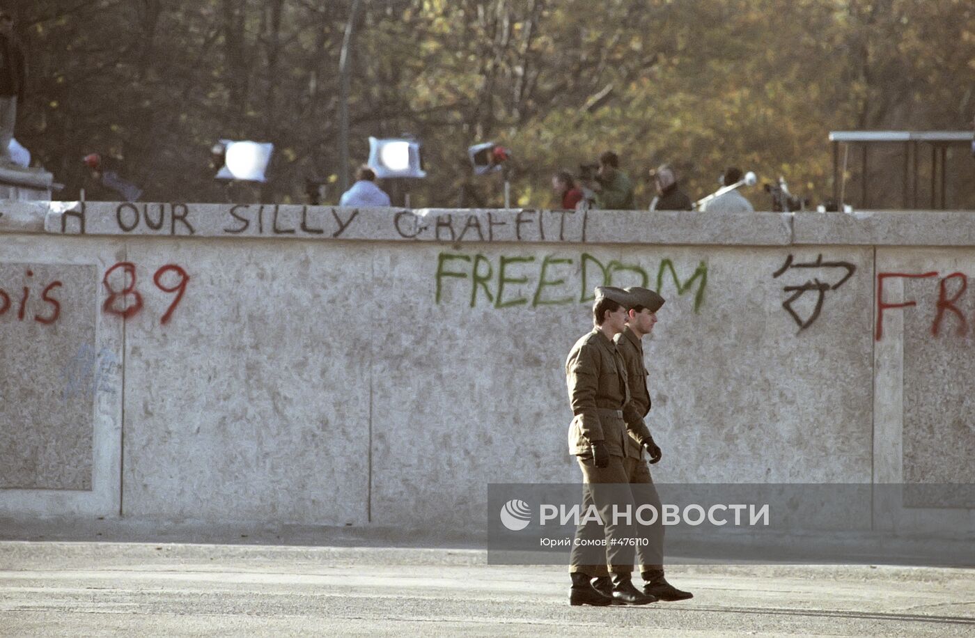 Пограннаряд у Берлинской стены