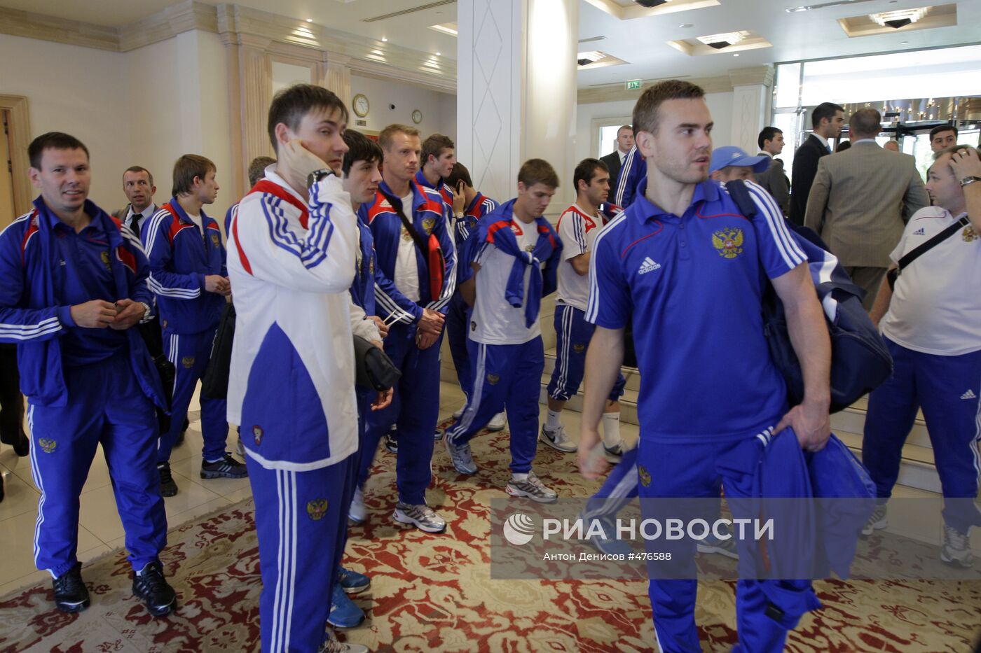 Сборная России по футболу прибыла в Баку