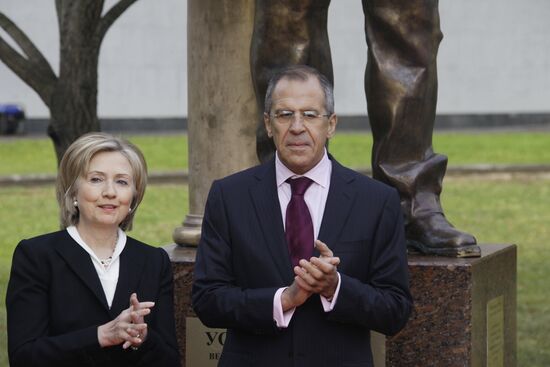 Хиллари Клинтон и Сергей Лавров