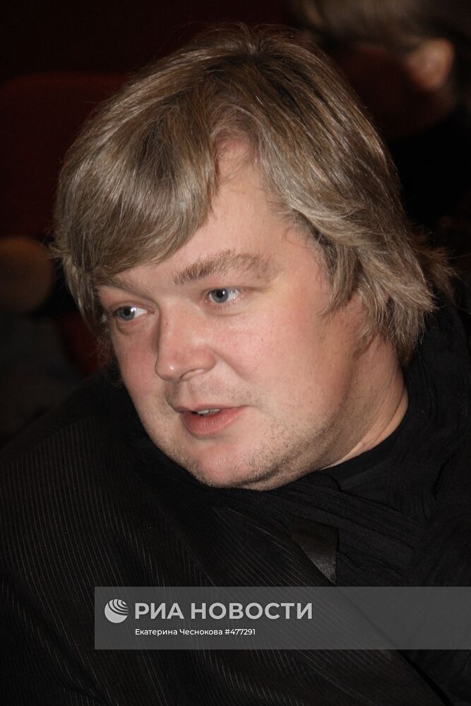 Телеведущий Александр Стриженов