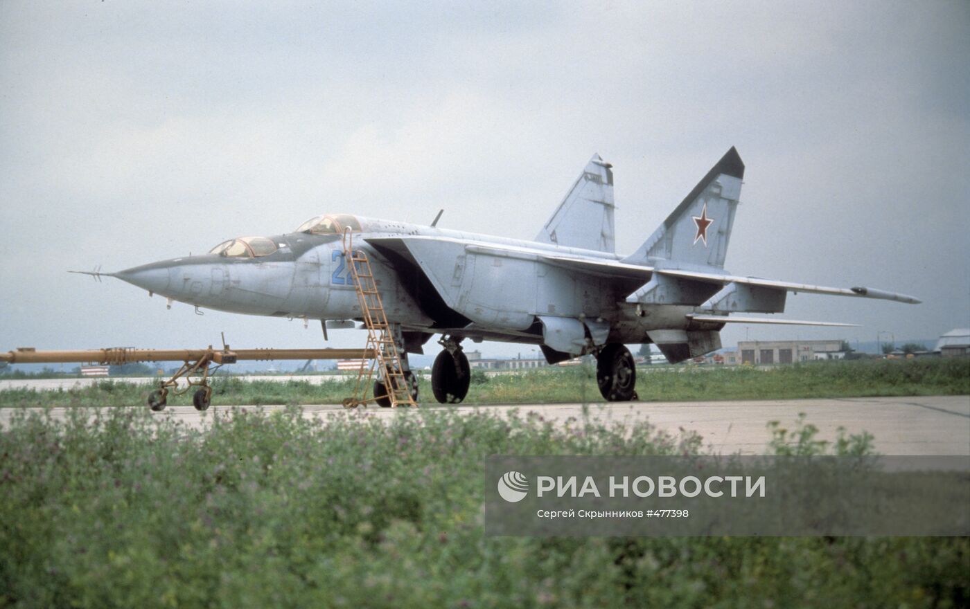 Советский истребитель-перехватчик МиГ-25