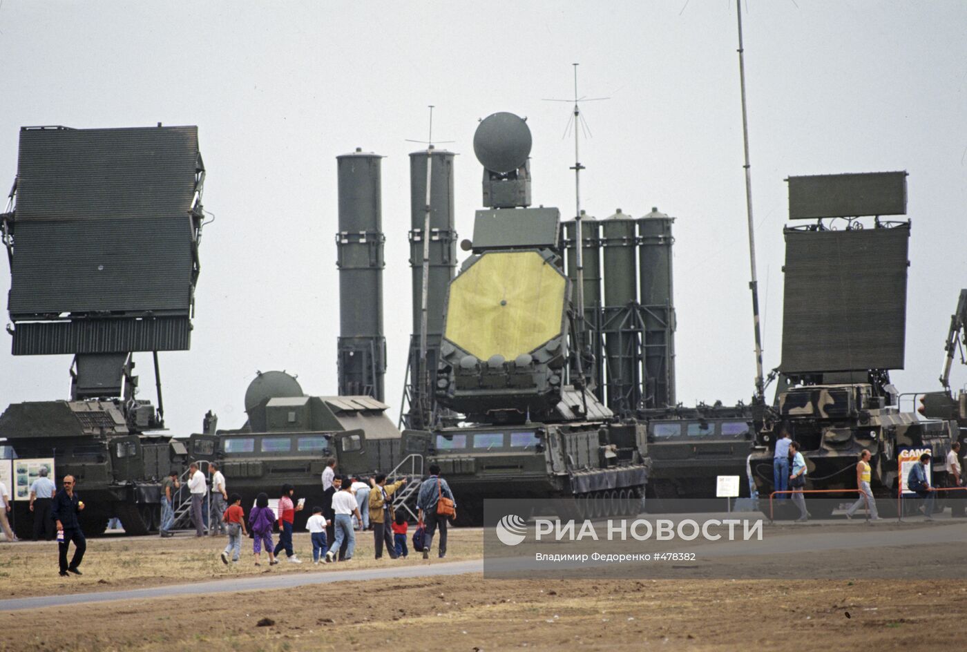 Экспозиция с зенитно-ракетной системой С-300