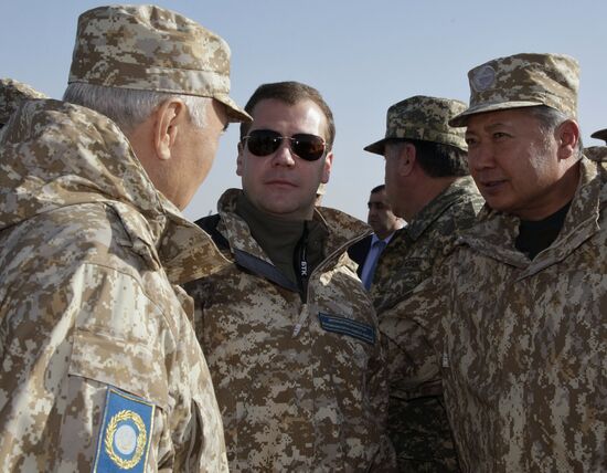 Д.Медведев прибыл в Казахстан для наблюдения за учениями ОДКБ