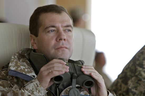 Д.Медведев на военных учениях стран-участниц ОДКБ