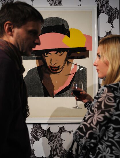 Выставка работ Энди Уорхола "Леди и джентльмены"