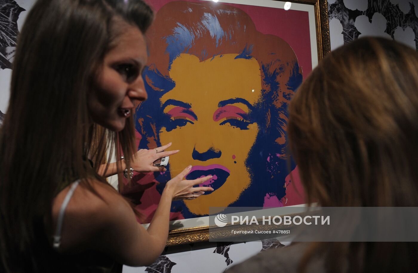 Выставка работ Энди Уорхола "Леди и джентльмены"