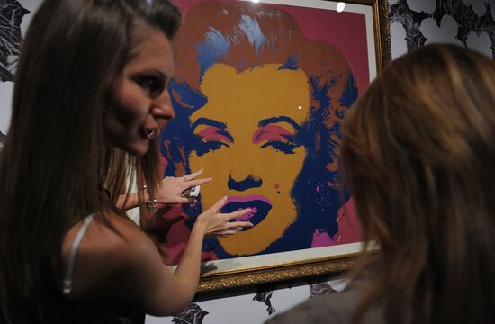 Выставка работ Энди Уорхола "Леди и джентльмены"