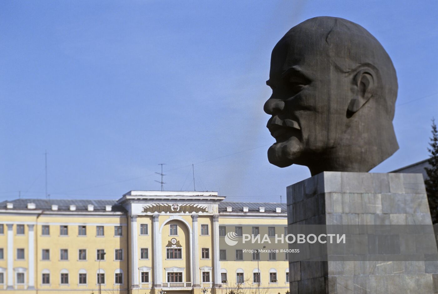 Памятник В.И.Ленину