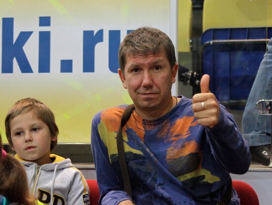 Музыкант группы "Uma2rmaН" Сергей Кристовский с сыном