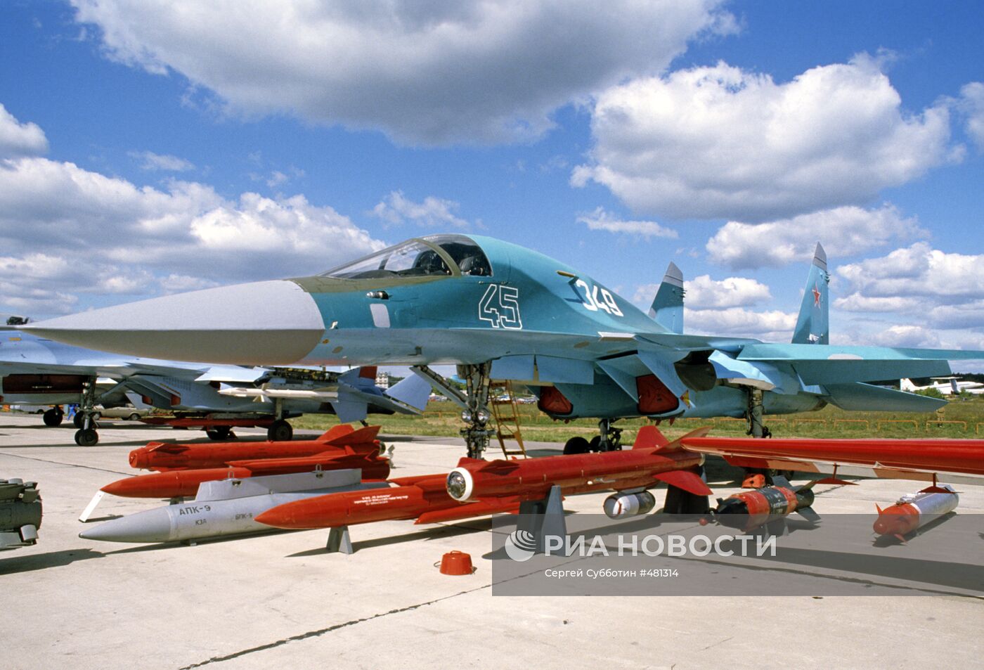 Истребитель-бомбардировщик Су-32