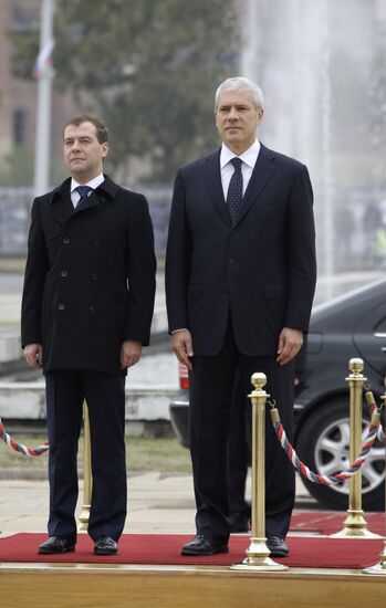 Президент РФ Дмитрий Медведев прибыл в Белград