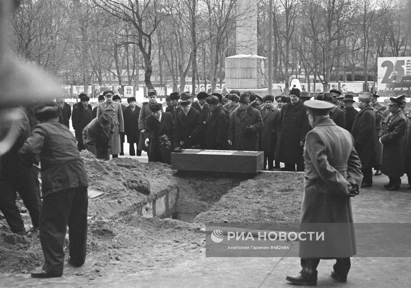 Процессия захоронения Неизвестного солдата у Кремлевской стены